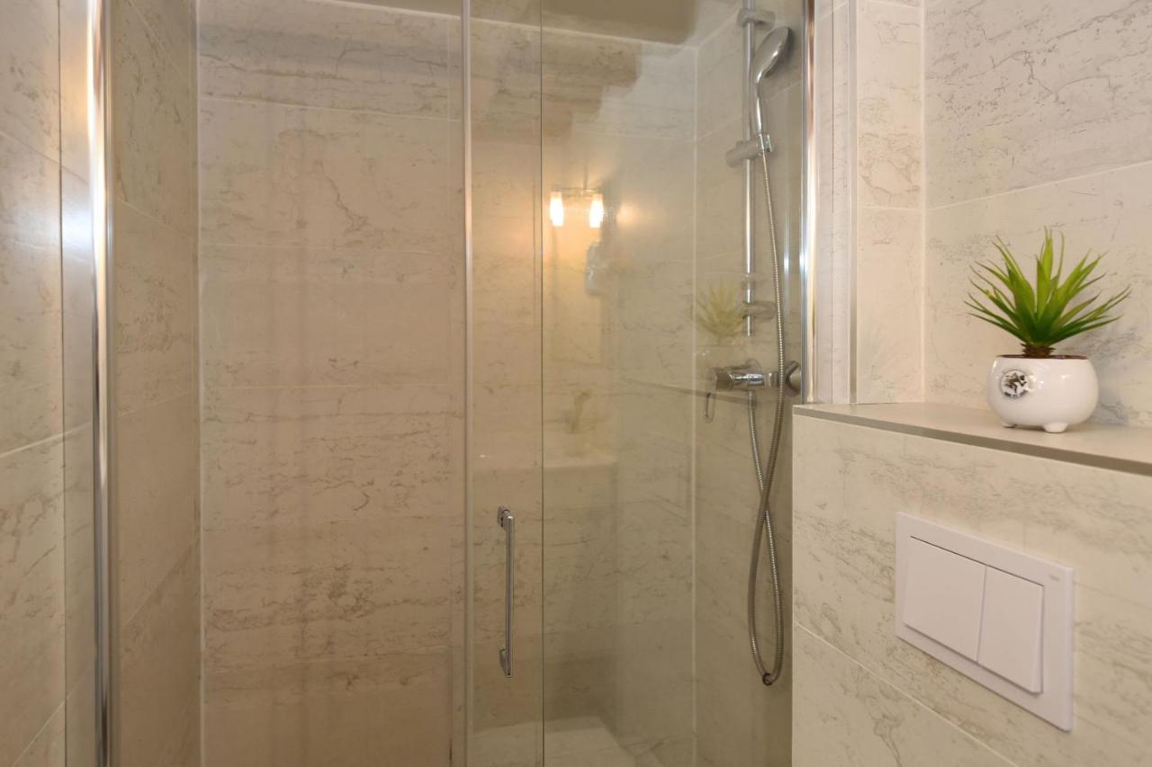Studio Fonctionnel A Deux Pas Du Musee Grevin - 2P Apartman Párizs Kültér fotó